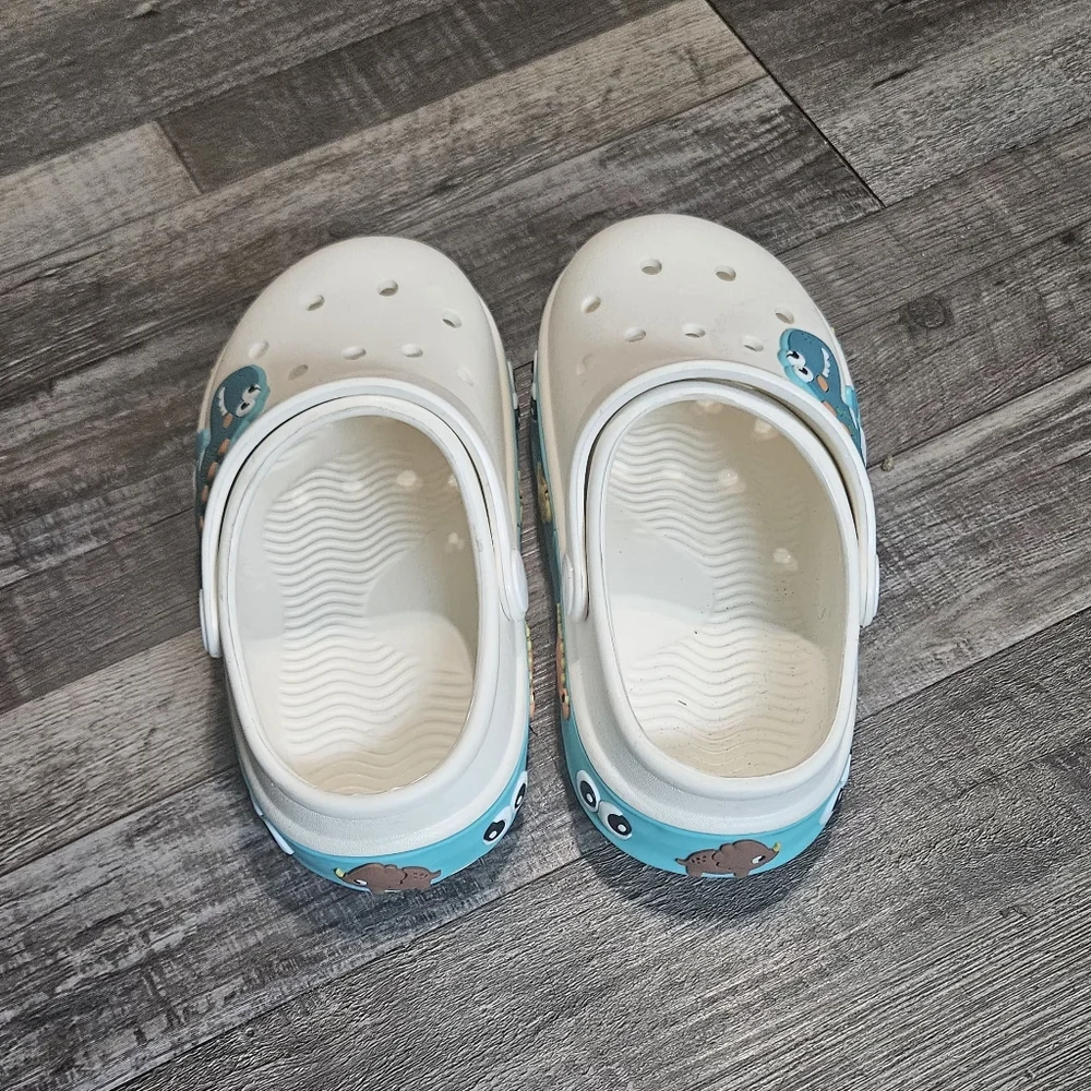 🩷Kids Dinosaurs Clogs‎ Size 2❤️